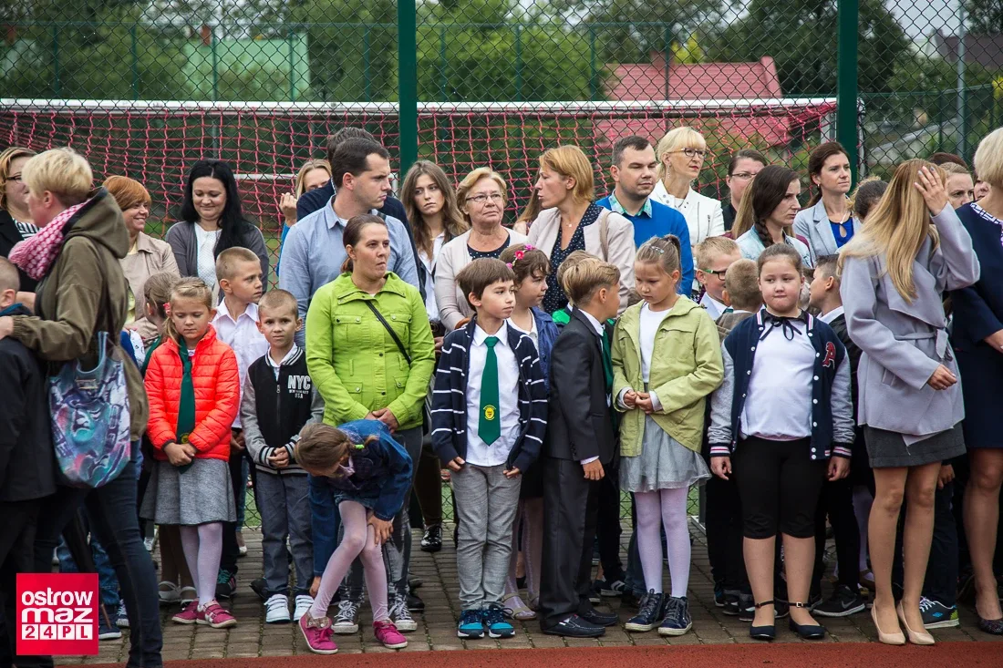 Rozpoczęcie roku szkolnego w ostrowskiej "Trójce" (zdjęcia)