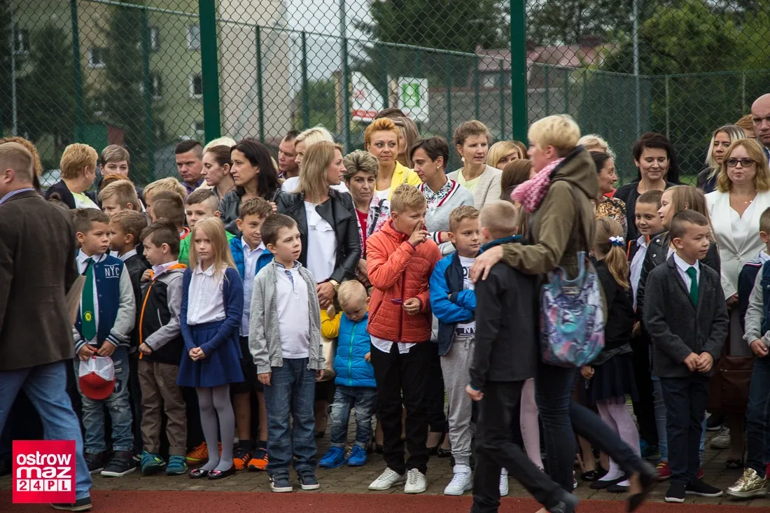 Rozpoczęcie roku szkolnego w ostrowskiej "Trójce" (zdjęcia)
