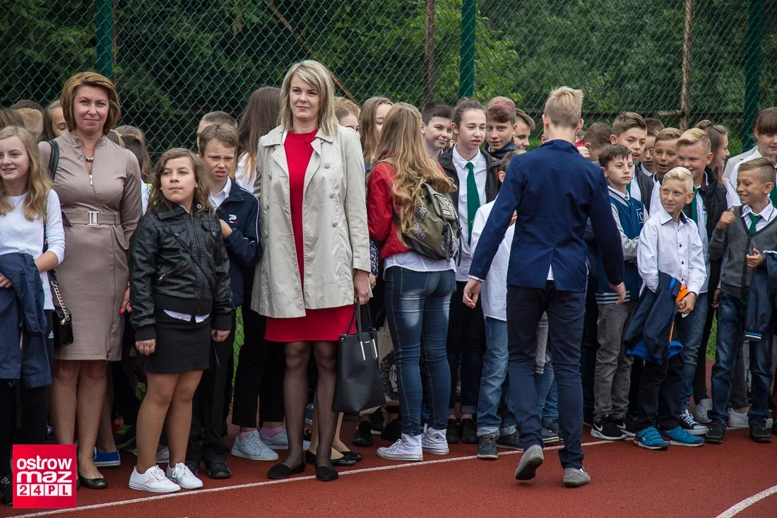 Rozpoczęcie roku szkolnego w ostrowskiej "Trójce" (zdjęcia)