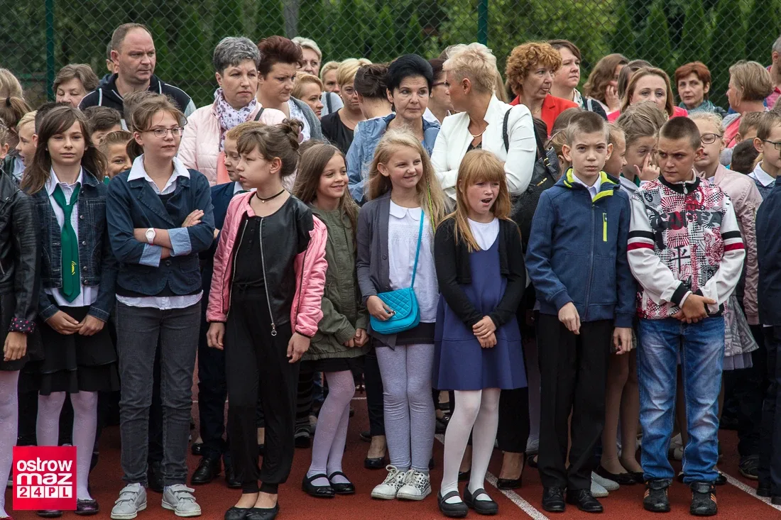 Rozpoczęcie roku szkolnego w ostrowskiej "Trójce" (zdjęcia)