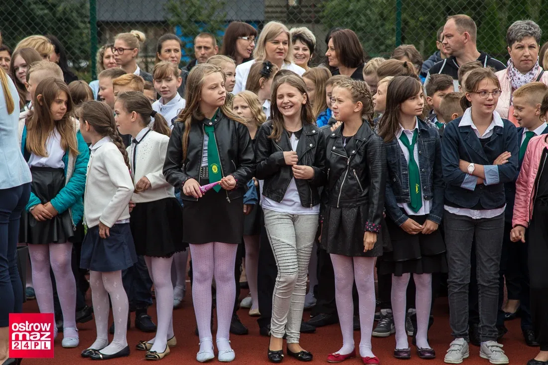 Rozpoczęcie roku szkolnego w ostrowskiej "Trójce" (zdjęcia)