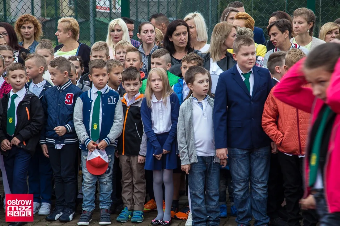 Rozpoczęcie roku szkolnego w ostrowskiej "Trójce" (zdjęcia)