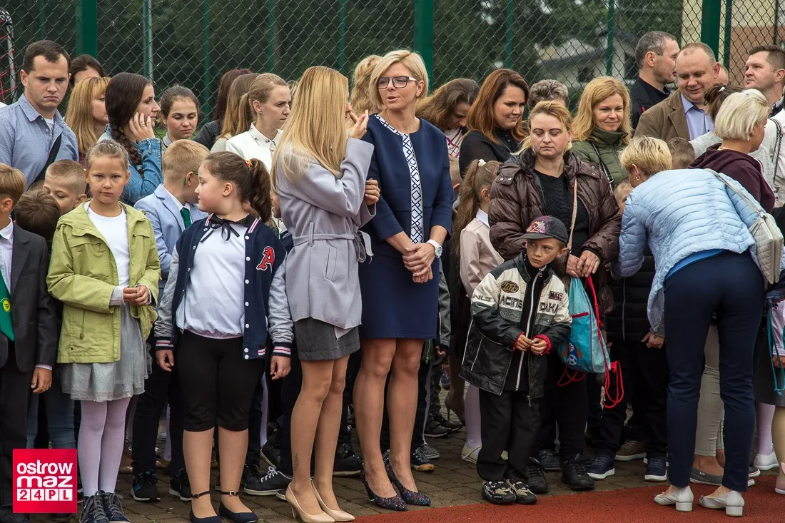 Rozpoczęcie roku szkolnego w ostrowskiej "Trójce" (zdjęcia)