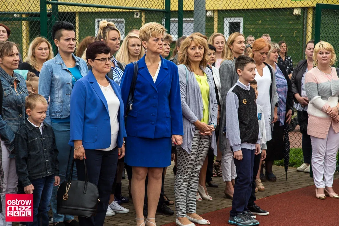 Rozpoczęcie roku szkolnego w ostrowskiej "Trójce" (zdjęcia)