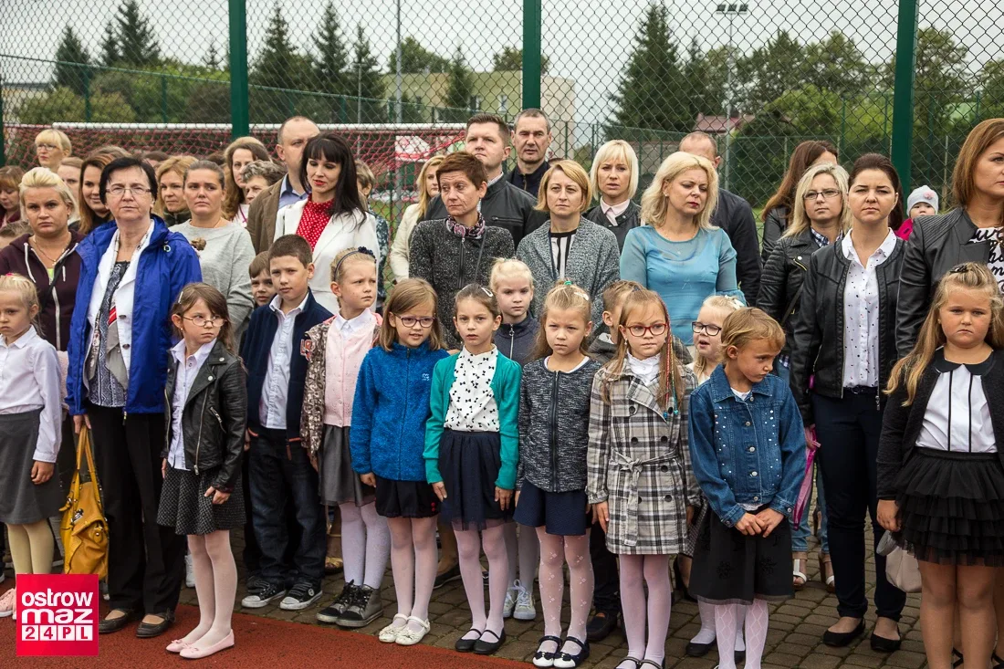 Rozpoczęcie roku szkolnego w ostrowskiej "Trójce" (zdjęcia)