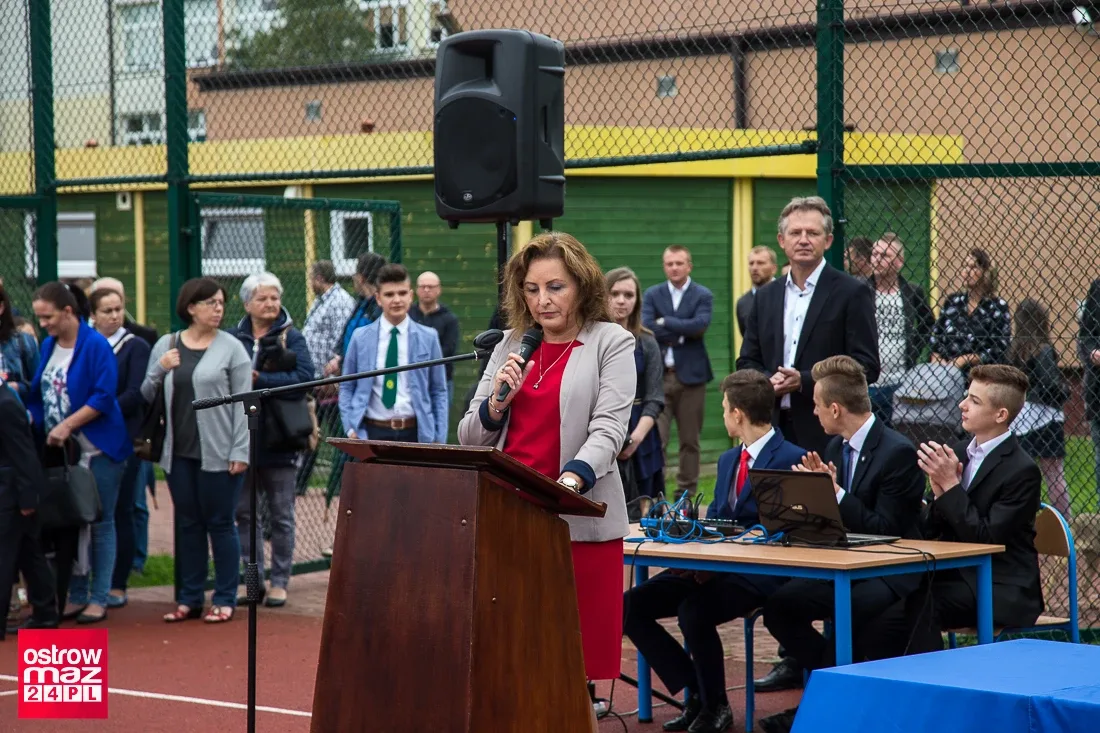 Rozpoczęcie roku szkolnego w ostrowskiej "Trójce" (zdjęcia)