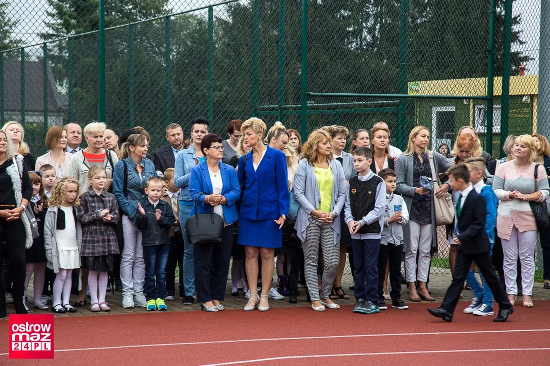 Rozpoczęcie roku szkolnego w ostrowskiej "Trójce" (zdjęcia)