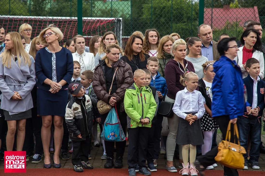 Rozpoczęcie roku szkolnego w ostrowskiej "Trójce" (zdjęcia)