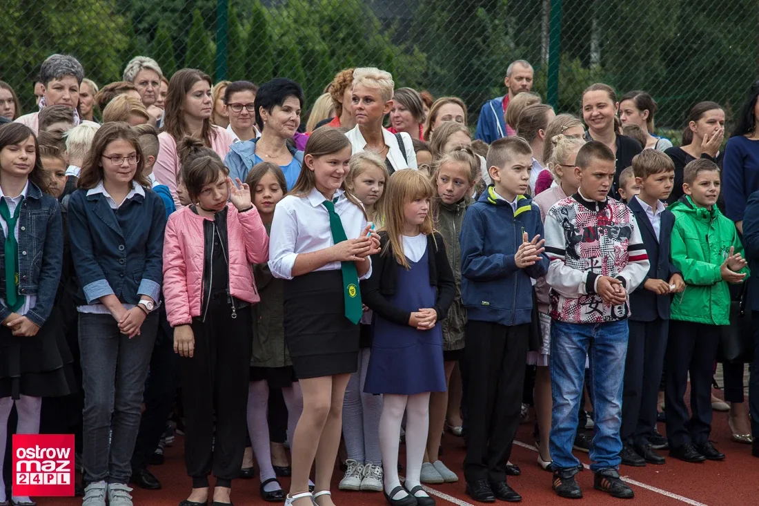 Rozpoczęcie roku szkolnego w ostrowskiej "Trójce" (zdjęcia)