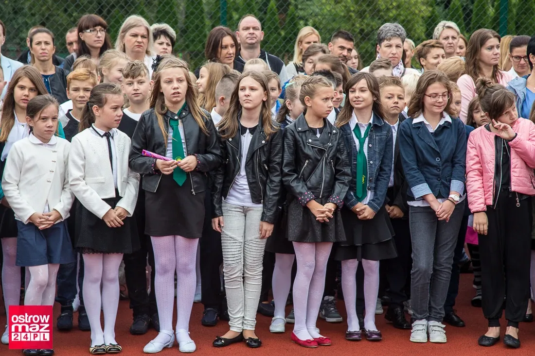Rozpoczęcie roku szkolnego w ostrowskiej "Trójce" (zdjęcia)