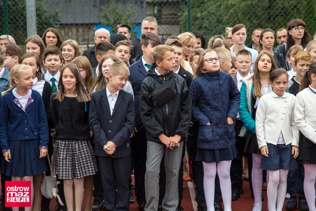 Rozpoczęcie roku szkolnego w ostrowskiej "Trójce" (zdjęcia)