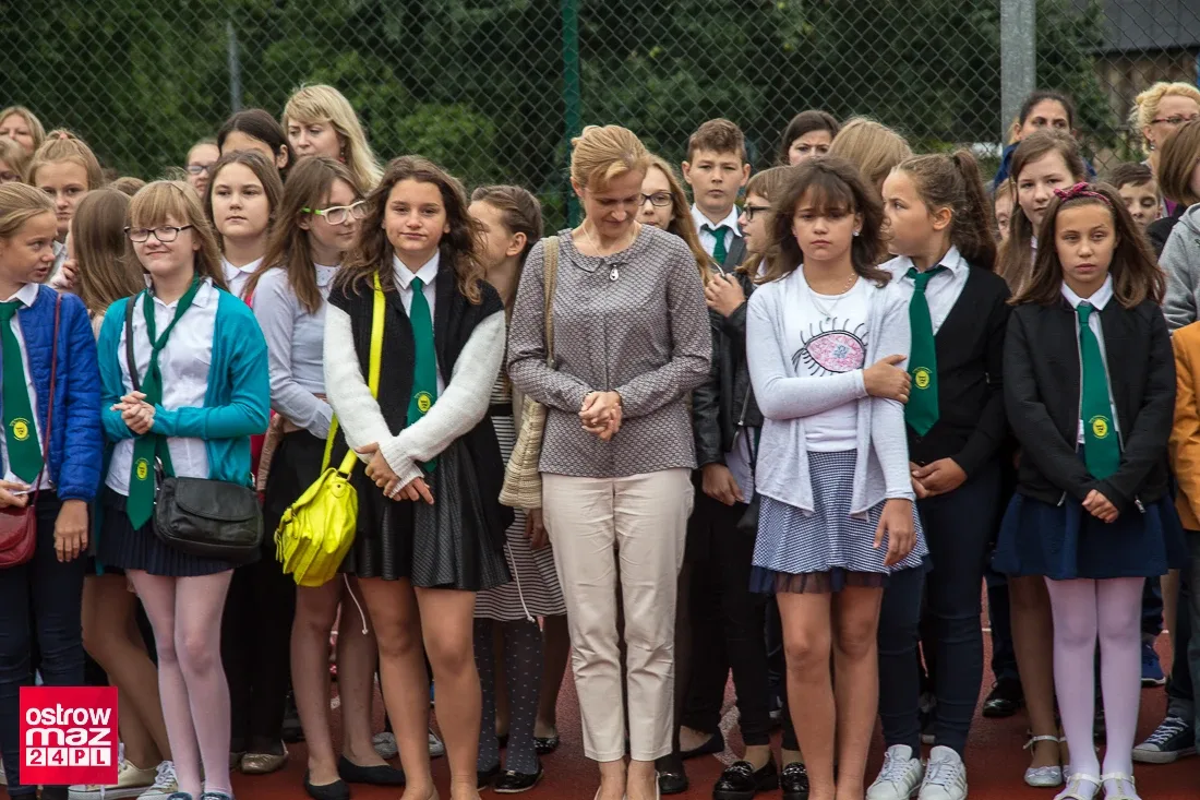 Rozpoczęcie roku szkolnego w ostrowskiej "Trójce" (zdjęcia)