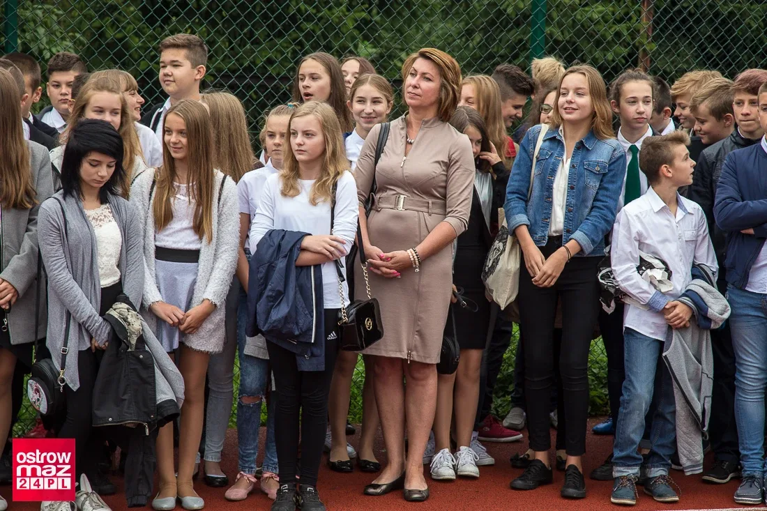 Rozpoczęcie roku szkolnego w ostrowskiej "Trójce" (zdjęcia)
