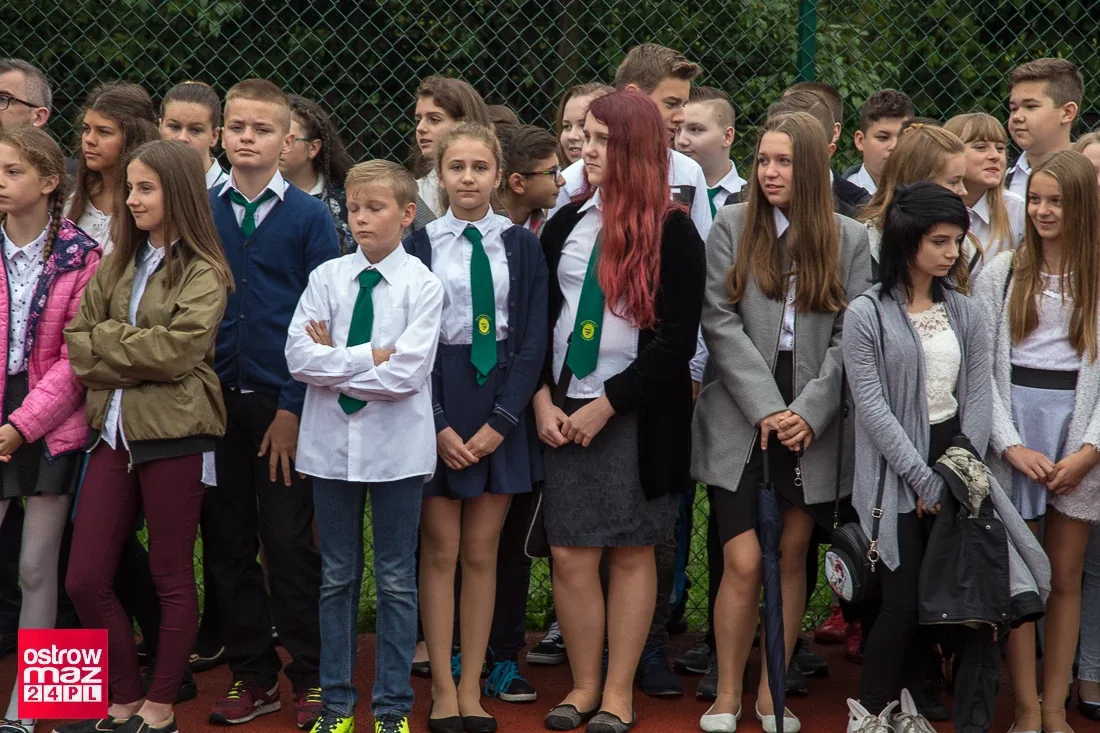 Rozpoczęcie roku szkolnego w ostrowskiej "Trójce" (zdjęcia)