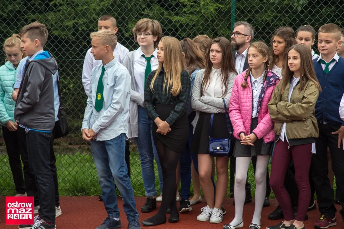 Rozpoczęcie roku szkolnego w ostrowskiej "Trójce" (zdjęcia)