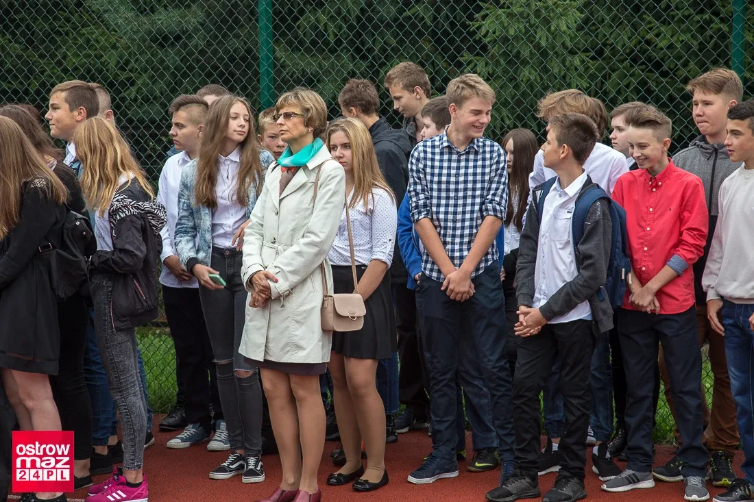 Rozpoczęcie roku szkolnego w ostrowskiej "Trójce" (zdjęcia)