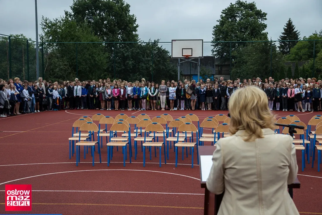 Rozpoczęcie roku szkolnego w ostrowskiej "Trójce" (zdjęcia)