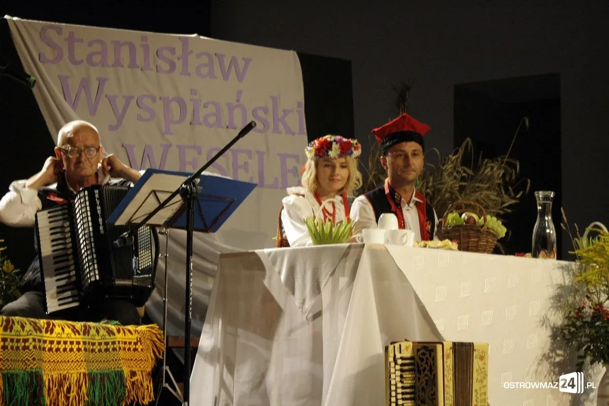 Ostrowianie wspólnie czytali "Wesele" (zdjęcia)