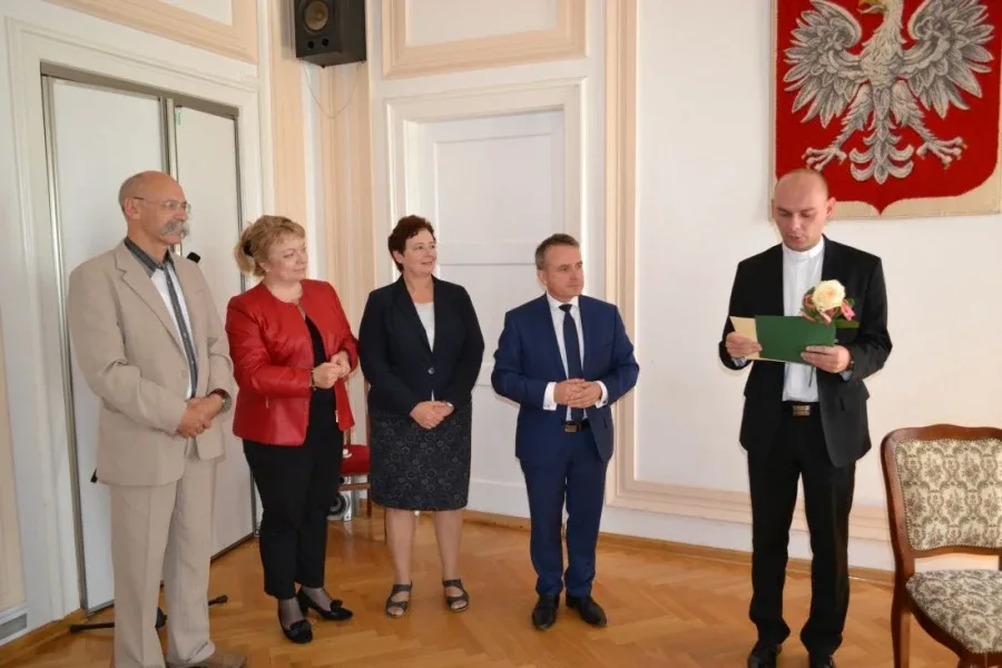 Awanse zawodowe i nominacja dyrektorska dla ostrowskich nauczycieli (zdjęcia)