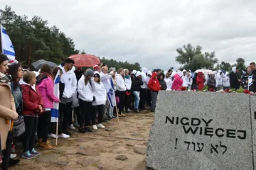 Izraelska i polska młodzież oddała hołd ofiarom Treblinki (zdjęcia)