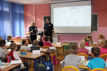 Policjanci edukowali dzieci z "Jedynki" (zdjęcia)