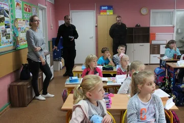 Policjanci edukowali dzieci z "Jedynki" (zdjęcia)