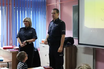 Policjanci edukowali dzieci z "Jedynki" (zdjęcia)
