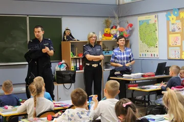 Policjanci edukowali dzieci z "Jedynki" (zdjęcia)