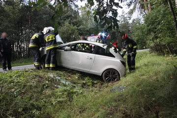 Dachowanie opla na trasie Ostrów Mazowiecka - Ostrołęka