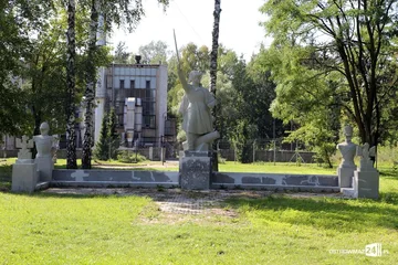 Trwa renowacja pomników w Komorowie (zdjęcia)