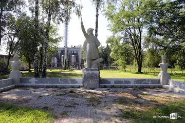 Trwa renowacja pomników w Komorowie (zdjęcia)