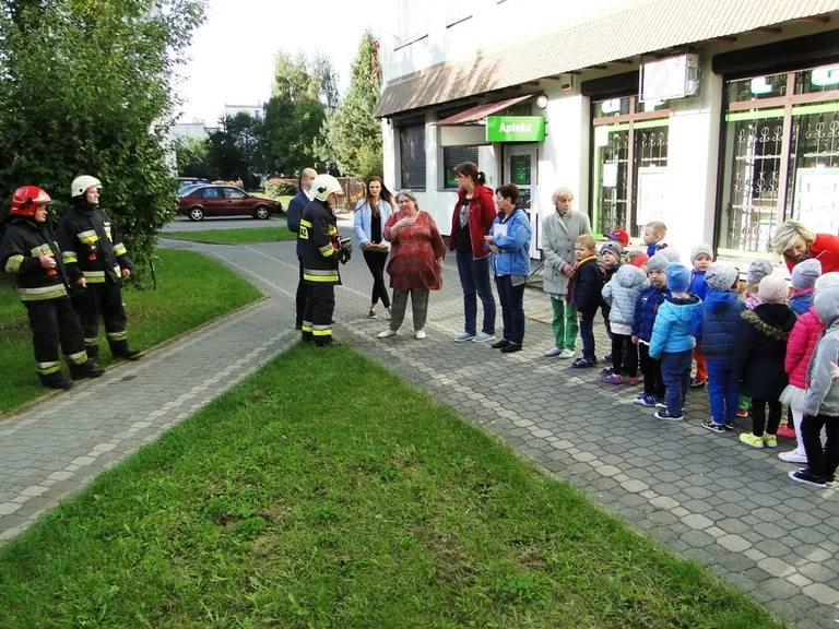 Ćwiczenia strażackie w ostrowskim przedszkolu (zdjęcia)