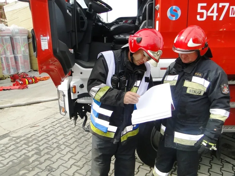 Pożar w małkińskim zakładzie Rockwool (zdjęcia)