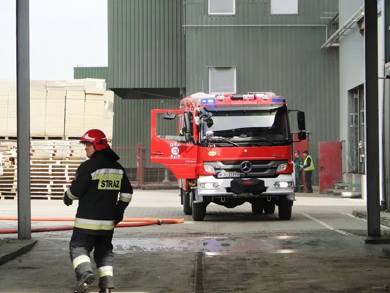 Pożar w małkińskim zakładzie Rockwool (zdjęcia)
