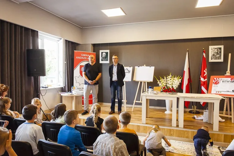 Warsztaty plastyczno-historyczne w Andrzejewie (zdjęcia)