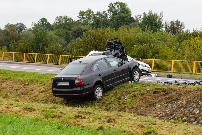 Pijany 49-latek sprawcą wypadku w Gosterach. Trzy osoby w szpitalu (zdjęcia)