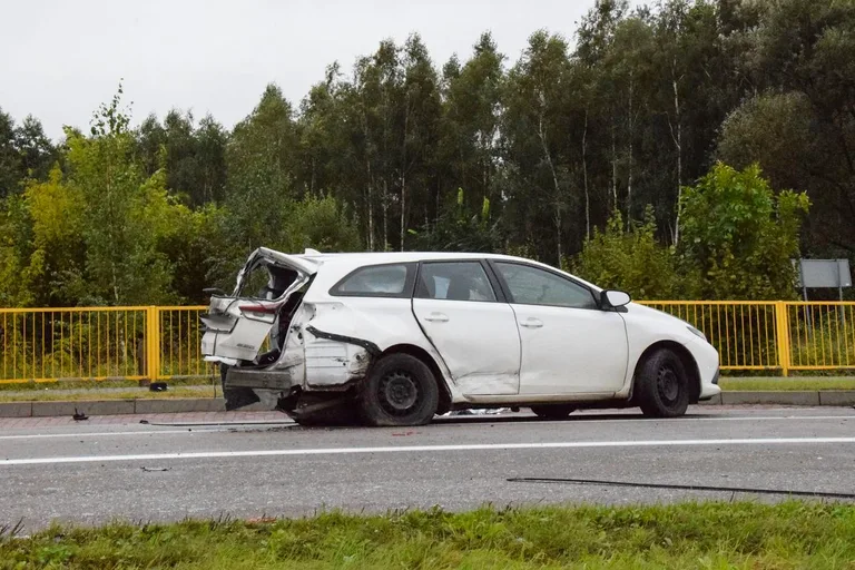 Pijany 49-latek sprawcą wypadku w Gosterach. Trzy osoby w szpitalu (zdjęcia)