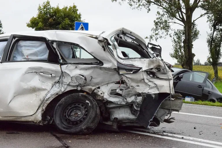 Pijany 49-latek sprawcą wypadku w Gosterach. Trzy osoby w szpitalu (zdjęcia)