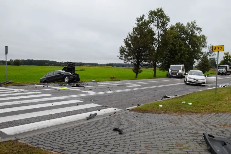 Pijany 49-latek sprawcą wypadku w Gosterach. Trzy osoby w szpitalu (zdjęcia)