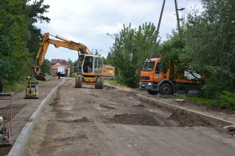 Intensywne prace na ul. Surowskiego (zdjęcia)
