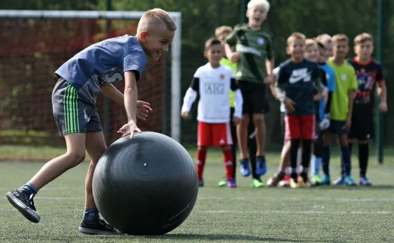 Dzień Sportu na ostrowskim orliku (zdjęcia)