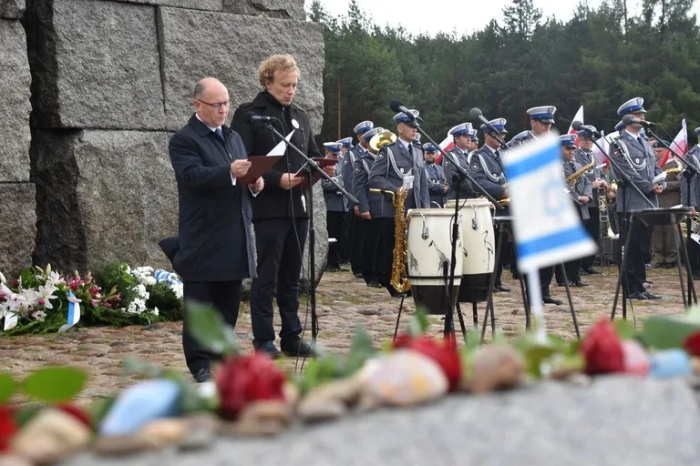 Izraelska i polska młodzież oddała hołd ofiarom Treblinki (zdjęcia)