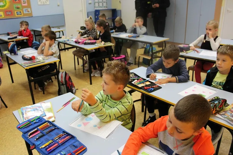 Policjanci edukowali dzieci z "Jedynki" (zdjęcia)