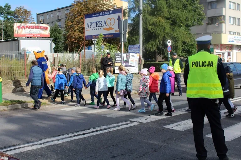 Policjanci edukowali dzieci z "Jedynki" (zdjęcia)