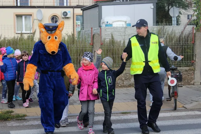 Policjanci edukowali dzieci z "Jedynki" (zdjęcia)