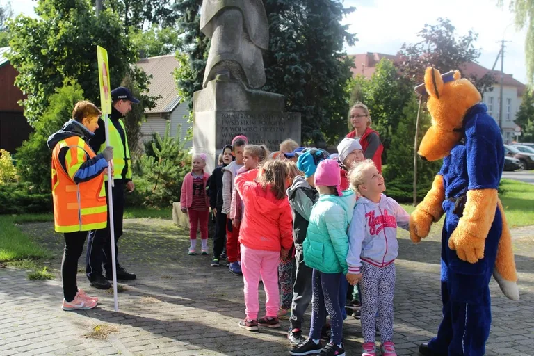 Policjanci edukowali dzieci z "Jedynki" (zdjęcia)