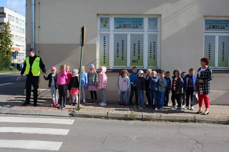 Policjanci edukowali dzieci z "Jedynki" (zdjęcia)