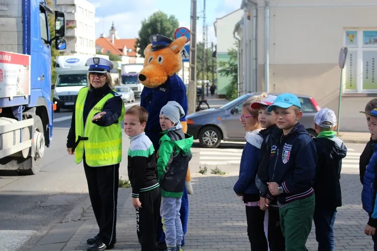Policjanci edukowali dzieci z "Jedynki" (zdjęcia)