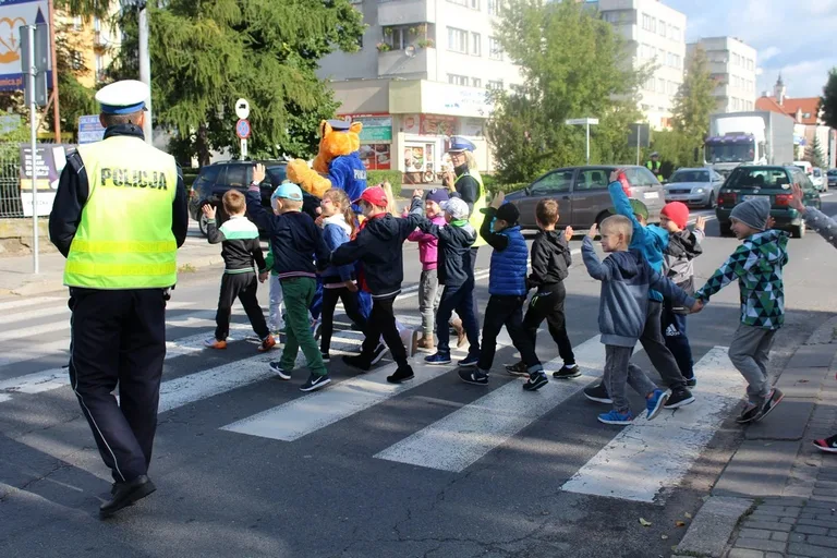 Policjanci edukowali dzieci z "Jedynki" (zdjęcia)