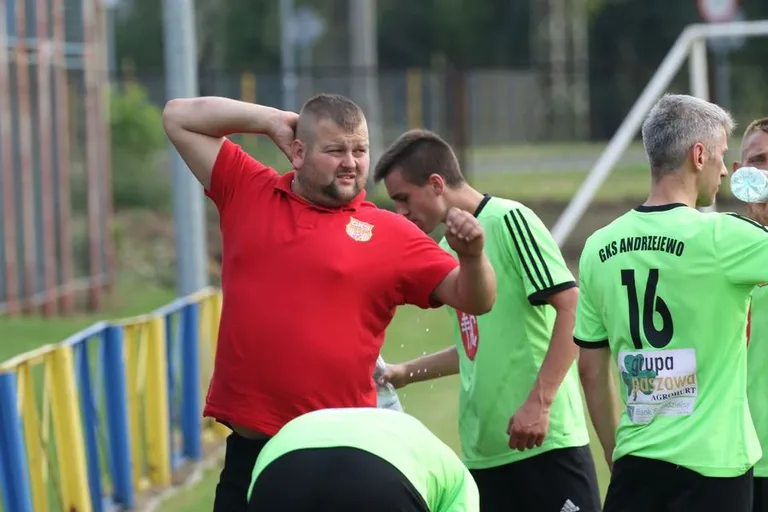 Porażka GKS Andrzejewo i komplet punktów Iskry Zaręby Kościelne na boiskach B klasy (zdjęcia, wideo)